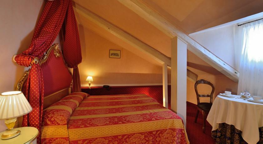 Residenza Ruga Giuffa Castello  Rom bilde
